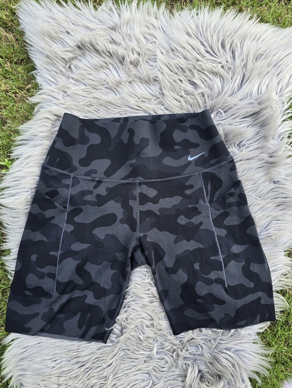 Nike Universa Shorts Size L